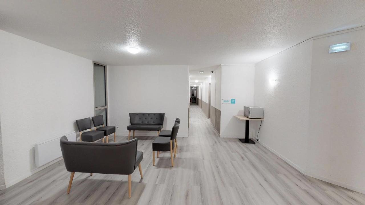 Hotel Du Stade Ex Kyriad Direct Lille Est Stade Pierre Mauroy วีเนิฟดัสก์ ภายนอก รูปภาพ