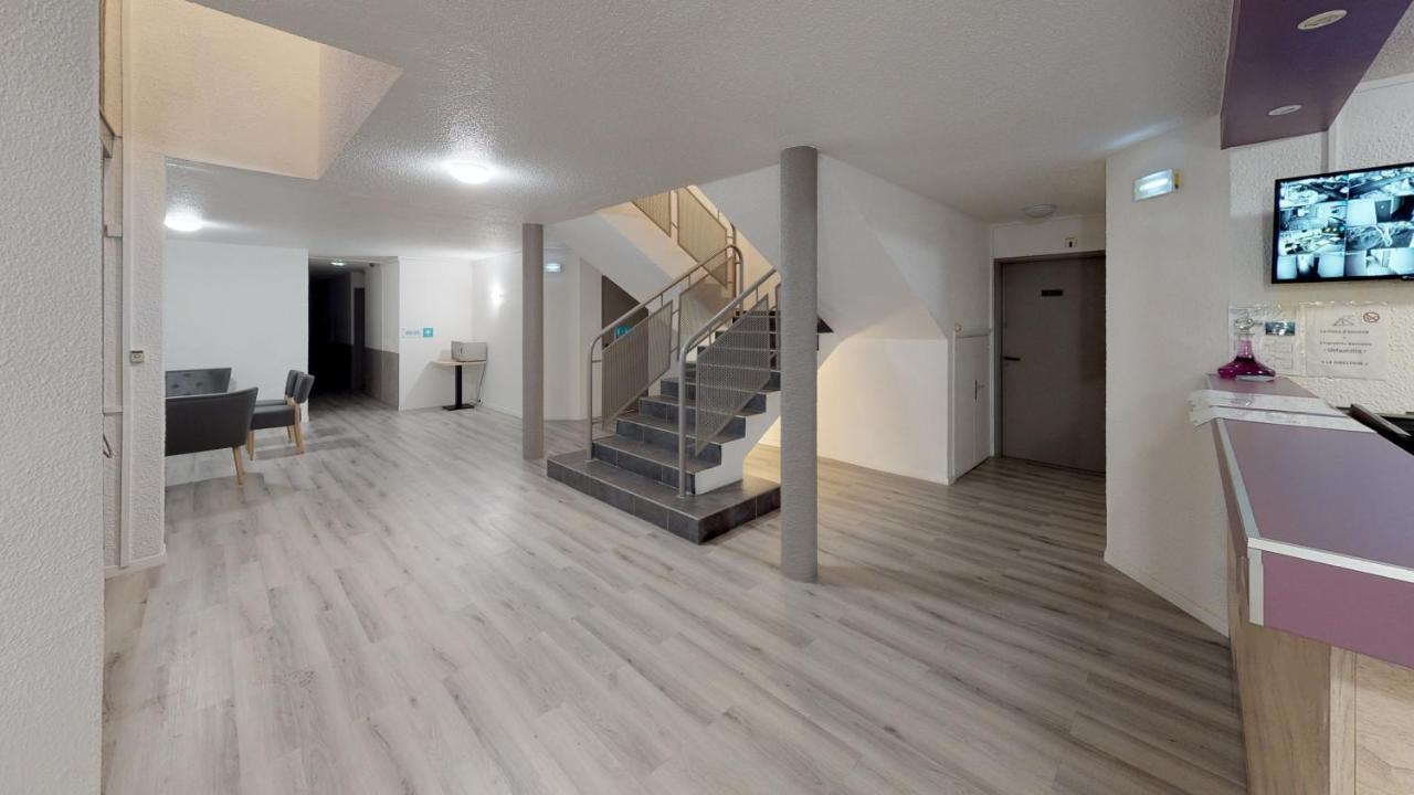 Hotel Du Stade Ex Kyriad Direct Lille Est Stade Pierre Mauroy วีเนิฟดัสก์ ภายนอก รูปภาพ