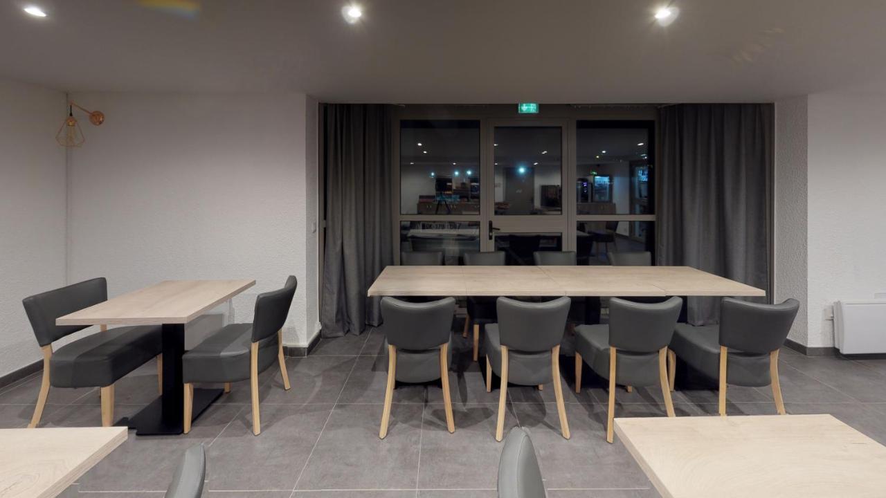 Hotel Du Stade Ex Kyriad Direct Lille Est Stade Pierre Mauroy วีเนิฟดัสก์ ภายนอก รูปภาพ