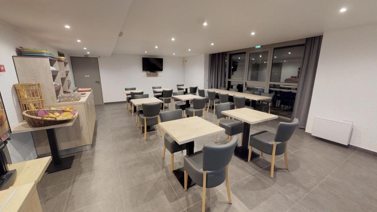 Hotel Du Stade Ex Kyriad Direct Lille Est Stade Pierre Mauroy วีเนิฟดัสก์ ภายนอก รูปภาพ